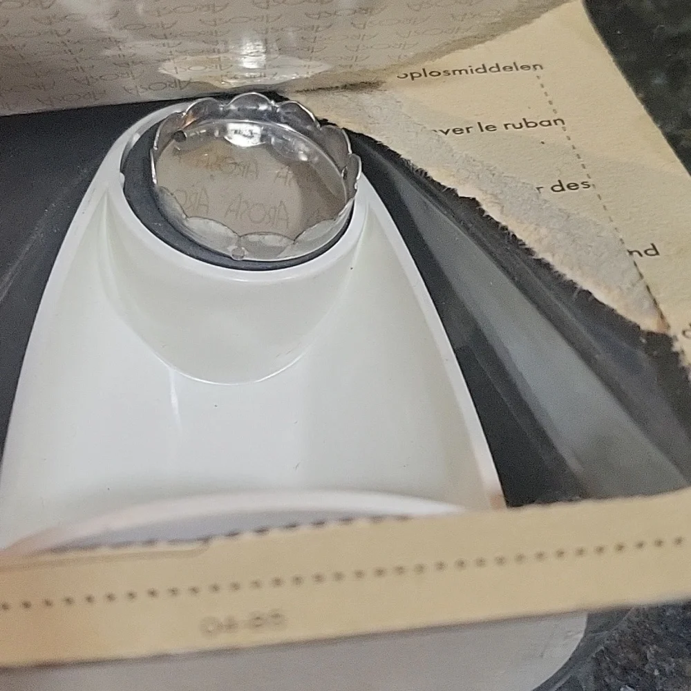 Vintage NIB Rubbermaid Designer Collection Toothbrush Arosa Magnetic Soap Holder
